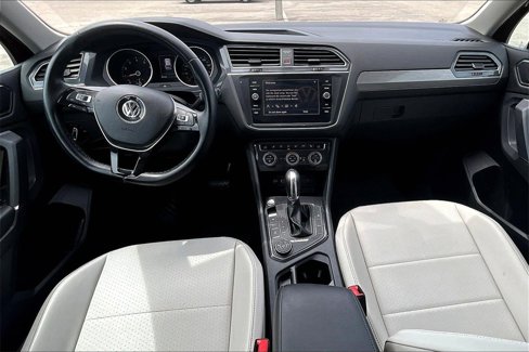 Used 2018 Volkswagen Tiguan SE w/ Panoramic Sunroof Package image 3