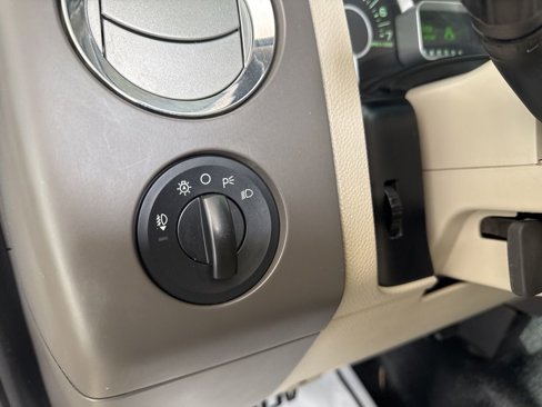 Used 2010 Ford Expedition XLT image 14