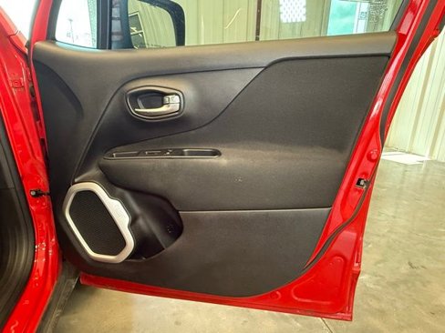 Used 2018 Jeep Renegade Latitude image 26