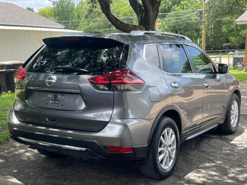 Used 2018 Nissan Rogue SV image 4