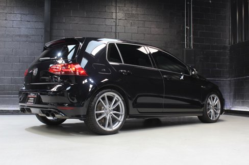 Used 2017 Volkswagen Golf R 4-Door image 10