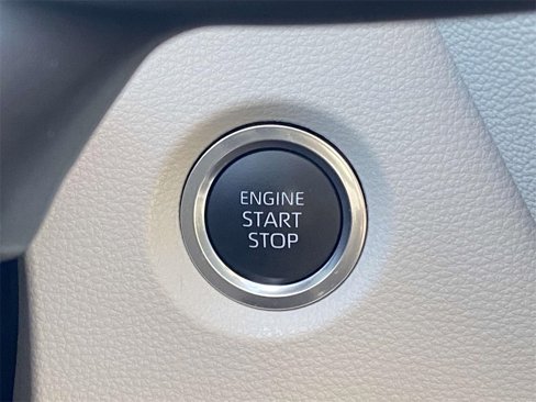 Used 2025 Toyota Corolla LE image 22
