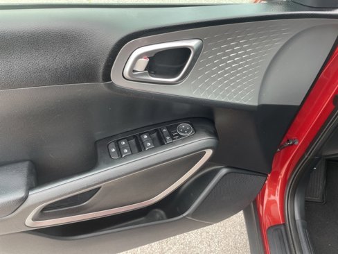 Used 2023 Kia Soul LX w/ LX Technology Package image 18