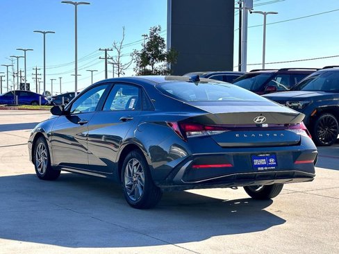 Used 2024 Hyundai Elantra SEL image 4