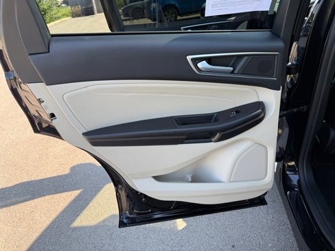 Used 2022 Ford Edge Titanium image 14