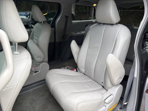 Used 2014 Toyota Sienna XLE image 20