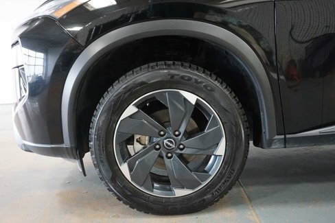 Used 2024 Nissan Rogue SV image 8