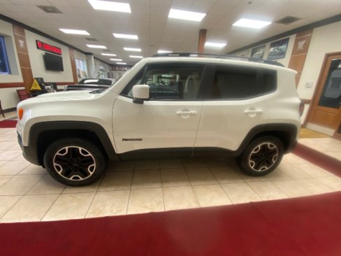 Used 2015 Jeep Renegade Latitude w/ Popular Equipment Group image 2