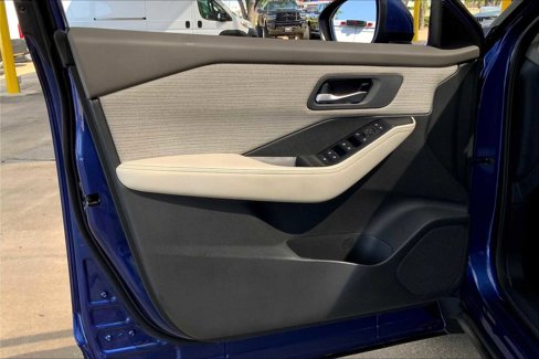 Used 2023 Nissan Rogue SV image 21