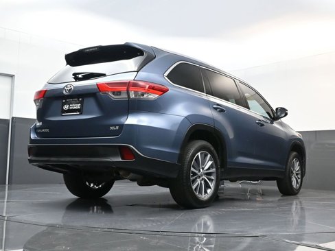 Used 2019 Toyota Highlander SE image 23