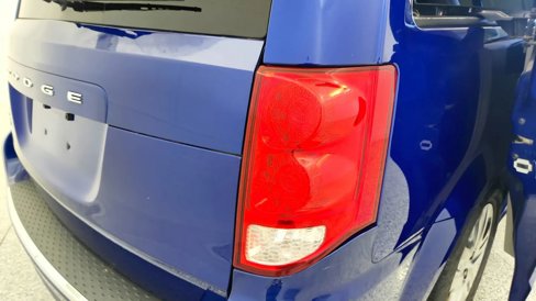 Used 2018 Dodge Grand Caravan SE w/ UConnect Hands-Free Group image 15