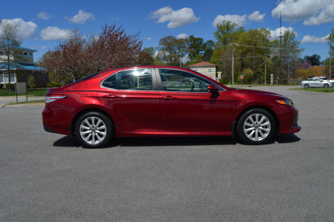 Used 2020 Toyota Camry LE image 7