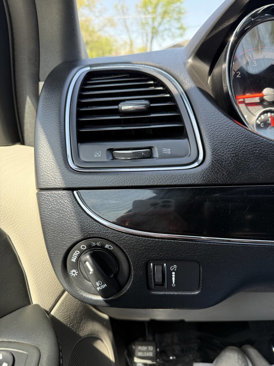 Used 2018 Dodge Grand Caravan SXT image 23