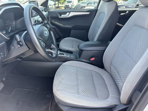 Used 2020 Ford Escape SE image 17