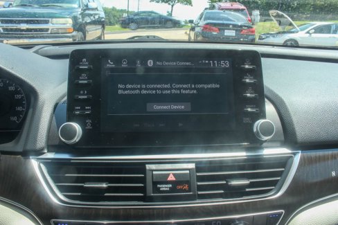 Used 2018 Honda Accord Touring image 10