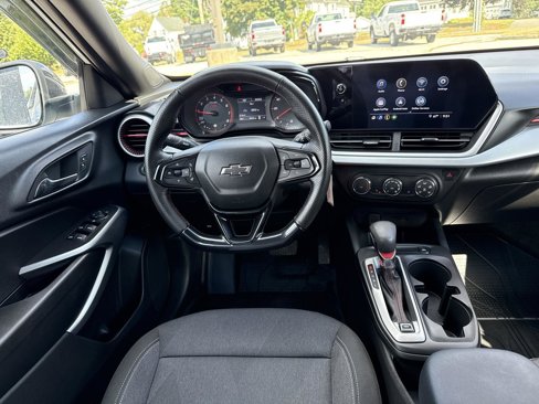 Used 2024 Chevrolet Trax RS w/ Driver Confidence Package image 14