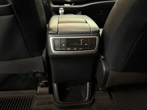 Used 2018 Toyota Highlander XLE image 28