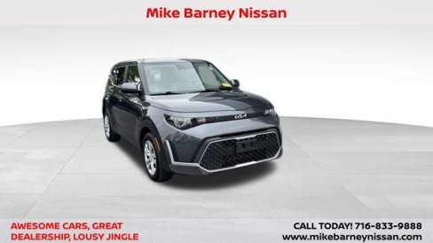 Used 2023 Kia Soul LX image 1
