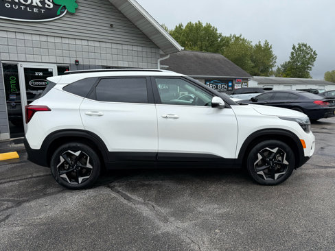 Used 2024 Kia Seltos EX image 2