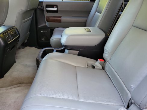 Used 2010 Toyota Sequoia Platinum image 18
