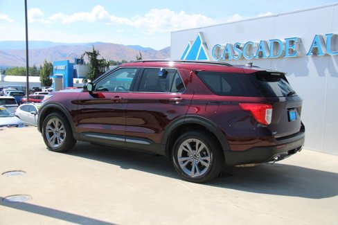 Used 2022 Ford Explorer XLT w/ Equipment Group 202A image 6
