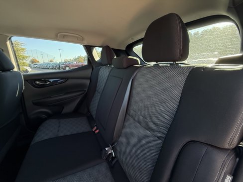 Used 2020 Nissan Rogue Sport SV image 26