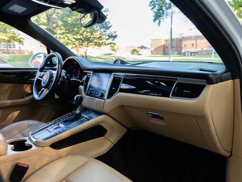 Used 2018 Porsche Macan Sport Edition image 22