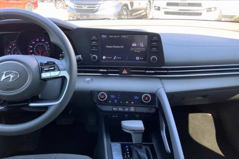 Used 2023 Hyundai Elantra SEL image 6