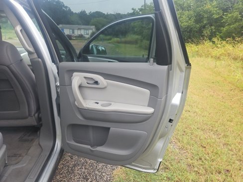 Used 2012 Chevrolet Traverse LT image 11