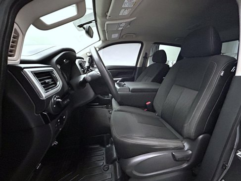 Used 2017 Nissan Titan SV image 10