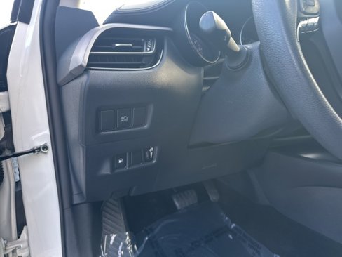 Used 2021 Toyota C-HR LE image 11