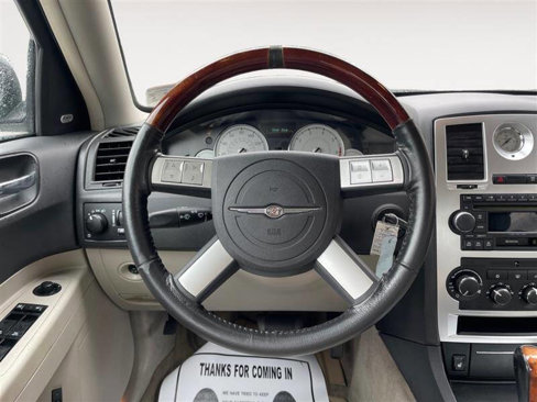 Used 2006 Chrysler 300 C w/ Protection Group II image 12