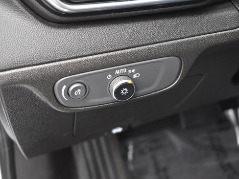 Used 2022 Chevrolet Bolt EUV LT w/ Convenience Package image 10