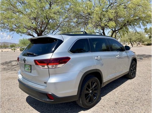 Used 2019 Toyota Highlander SE image 3