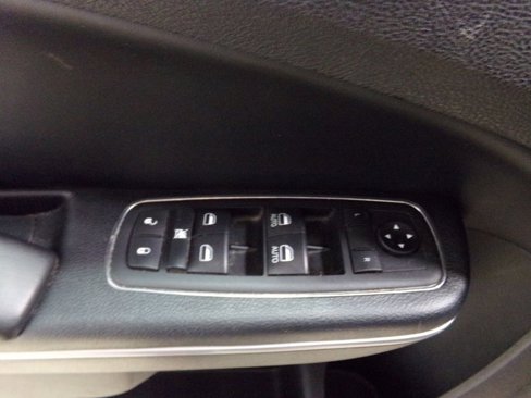 Used 2020 Chrysler 300 Touring w/ Sport Appearance Package image 15