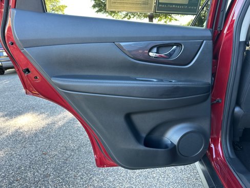 Used 2020 Nissan Rogue SV w/ Premium Package image 22