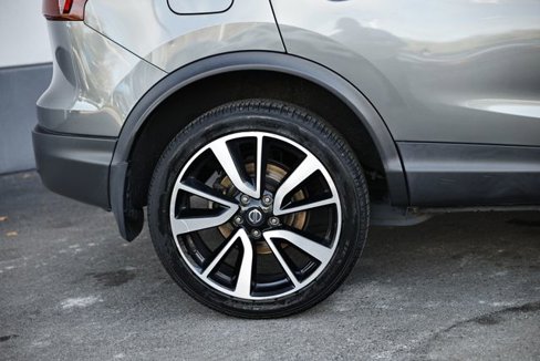 Used 2018 Nissan Rogue Sport SL w/ SL Premium Package image 5