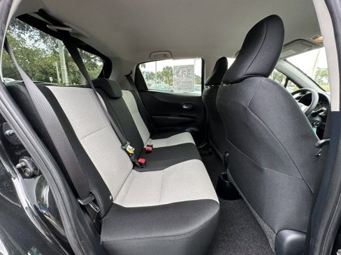 Used 2012 Toyota Yaris L image 19