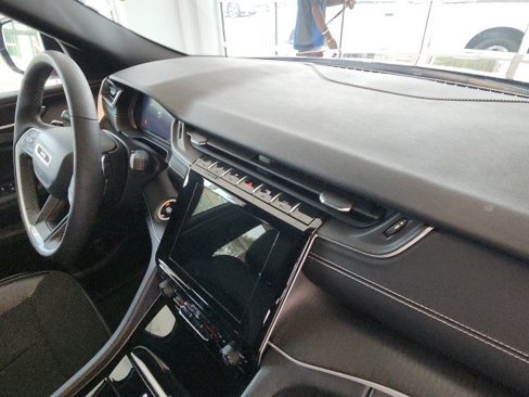 Certified 2024 Jeep Grand Cherokee Altitude image 21