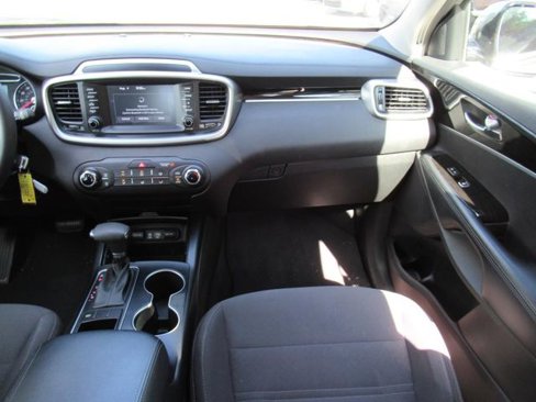 Used 2019 Kia Sorento LX image 13