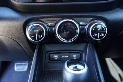 Used 2023 Hyundai Venue SEL image 19