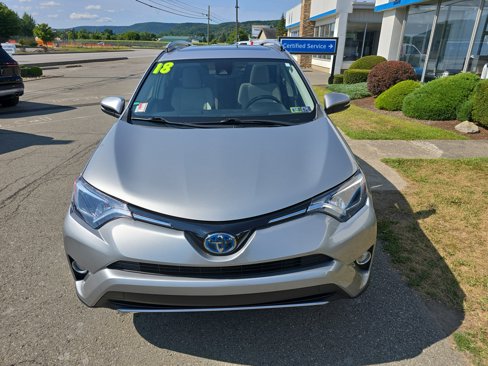 Used 2018 Toyota RAV4 LE image 9