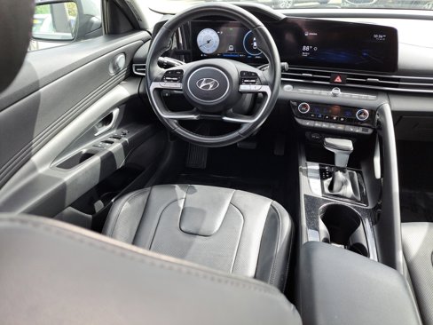 Used 2022 Hyundai Elantra Limited image 8