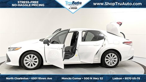 Used 2018 Toyota Camry LE image 30