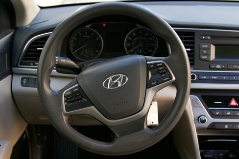 Used 2017 Hyundai Elantra SE image 16