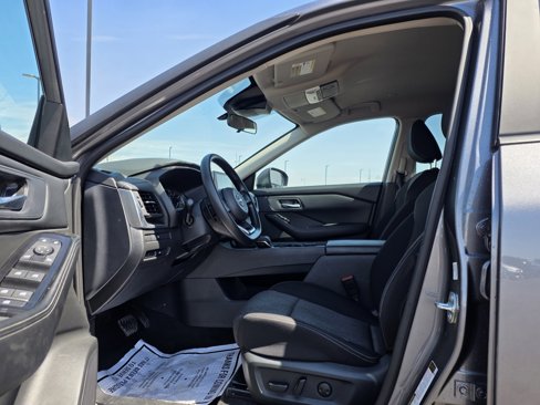 Used 2024 Nissan Rogue SV image 11