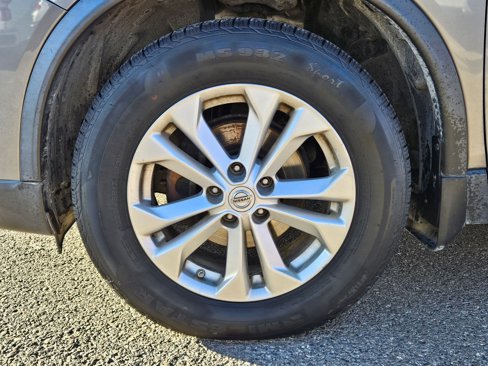 Used 2015 Nissan Rogue SV w/ SV Premium Package image 11