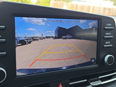 Used 2022 Hyundai Elantra SE image 26