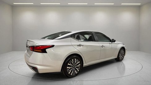 Used 2025 Nissan Altima 2.5 SV image 3