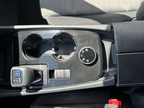 Used 2021 Nissan Rogue SV image 19